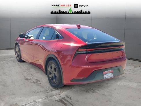 Used 2023 Toyota Prius LE FWD image 3