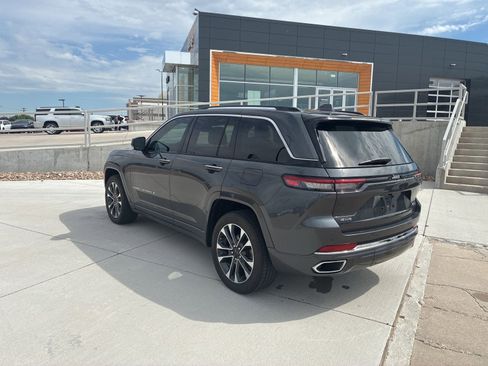 Used 2022 Jeep Grand Cherokee Overland AWD/4WD image 3
