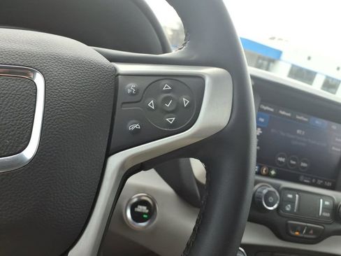 Used 2023 GMC Terrain SLT image 16