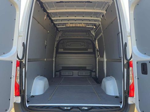 Used 2025 Mercedes-Benz Sprinter 2500 image 20