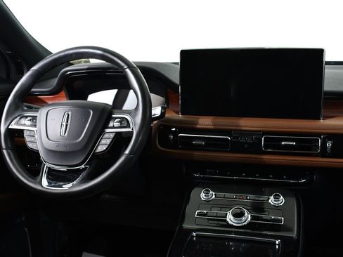 Used 2022 Lincoln Nautilus Reserve w/ Luxury Package AWD/4WD image 8