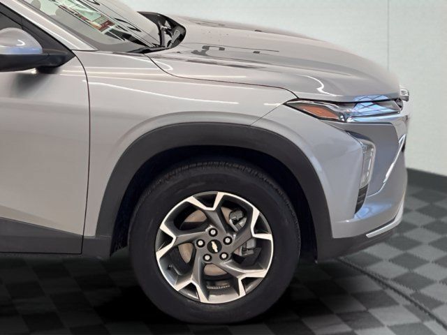 Used 2025 Chevrolet Trax LT w/ LT Convenience Package FWD image 4
