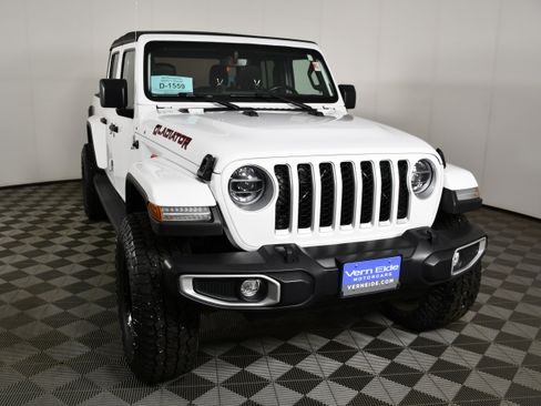 Used 2021 Jeep Gladiator Overland AWD/4WD image 3