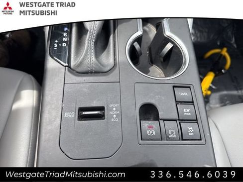 Used 2024 Toyota Highlander XLE AWD/4WD image 15