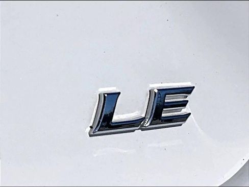 Used 2025 Toyota Camry SE image 29