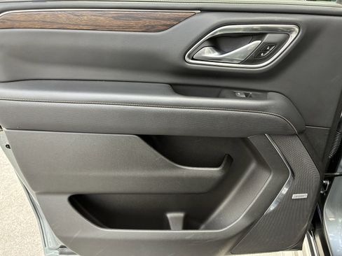 Used 2022 Chevrolet Suburban Premier RWD image 19