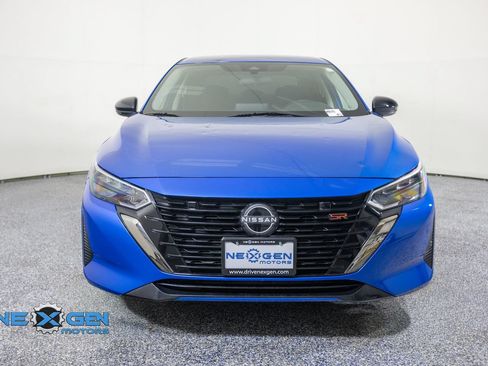 Used 2024 Nissan Sentra SR FWD image 2