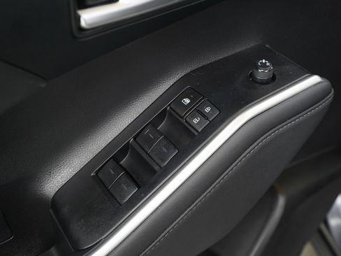 Used 2023 Toyota Highlander XLE image 26