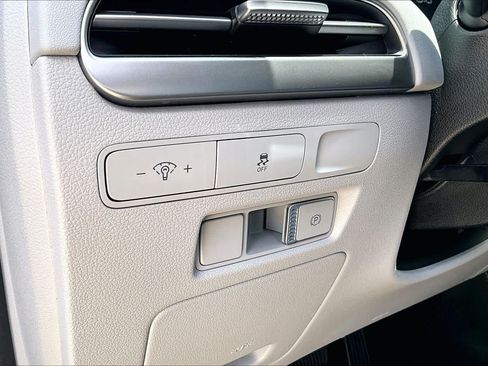 Used 2025 Hyundai Palisade SE FWD image 32