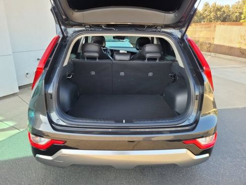 Certified 2025 Kia Niro EX Touring FWD image 28