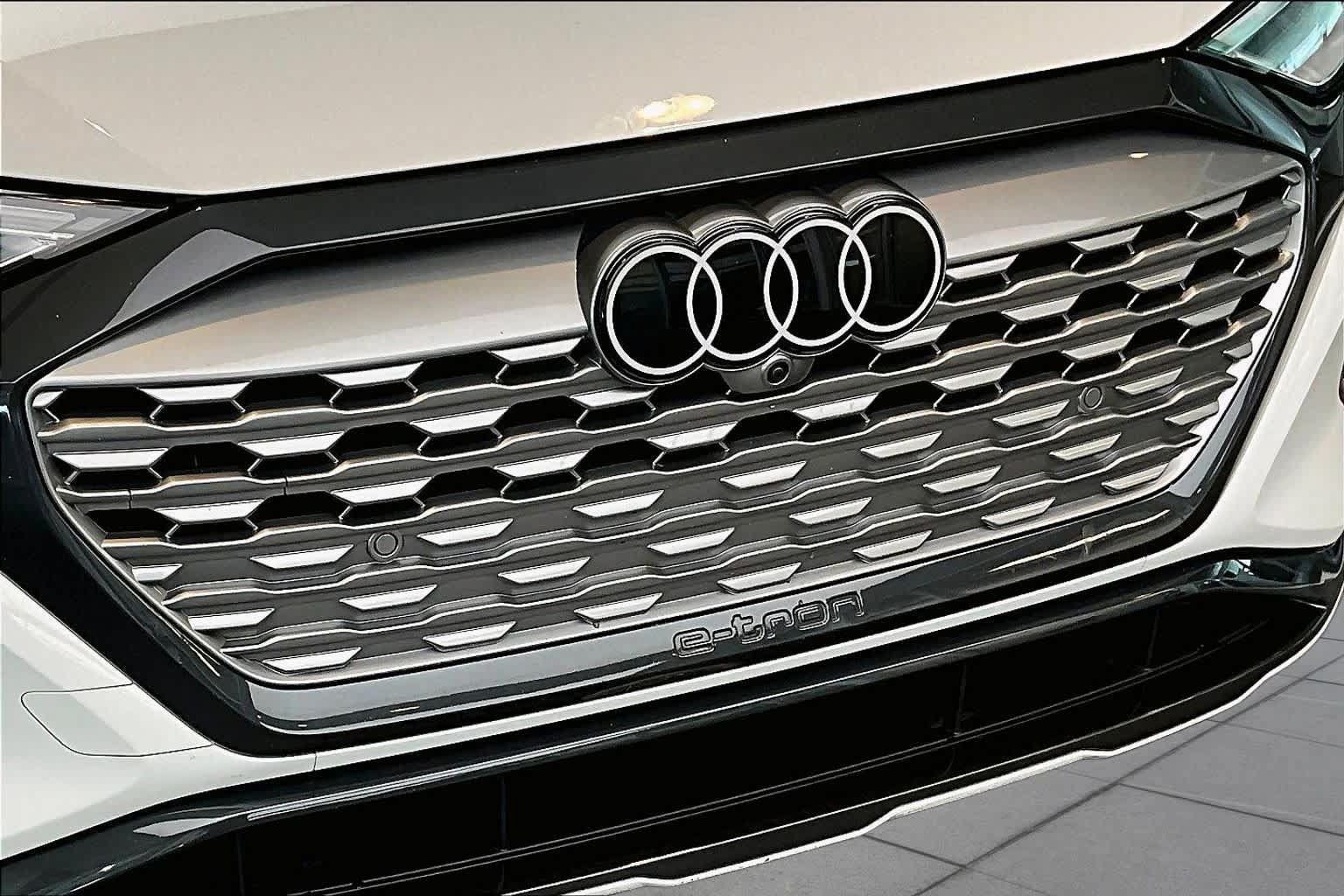 Used 2024 Audi Q8 e-tron Premium Plus w/ Premium Plus Package AWD/4WD image 30