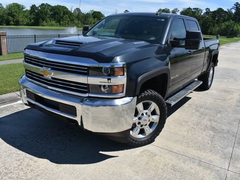 Used 2017 Chevrolet Silverado 2500 LT AWD/4WD image 6