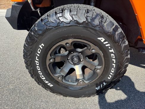 Used 2013 Jeep Wrangler Unlimited Sahara w/ Connectivity Group AWD/4WD image 27