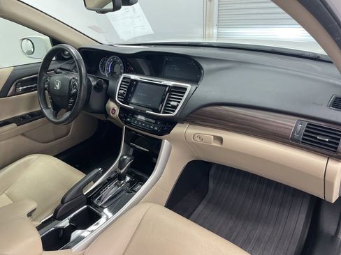 Used 2016 Honda Accord Touring image 35