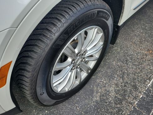 Used 2018 Cadillac XT5 FWD image 4