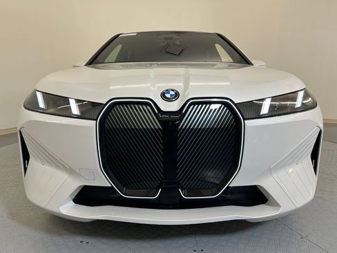 New 2026 BMW iX xDrive60 image 6
