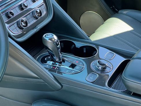 Used 2021 Bentley Bentayga image 32