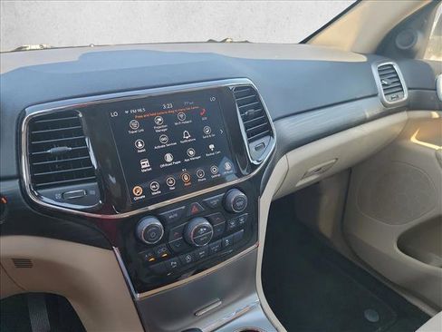Used 2022 Jeep Grand Cherokee Laredo E image 21
