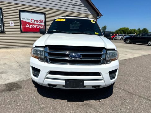 Used 2017 Ford Expedition XLT w/ Equipment Group 201A image 2