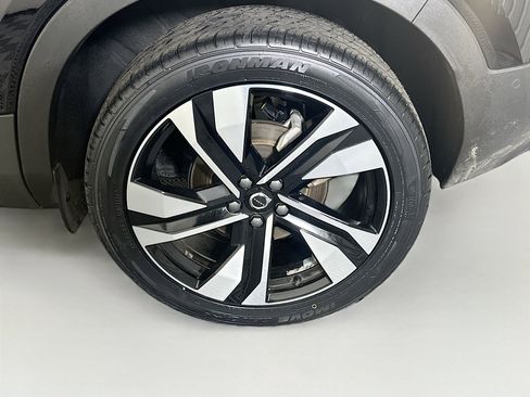 Used 2024 Volvo XC40 B5 Plus AWD/4WD image 11