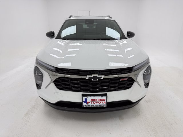 Used 2026 Chevrolet Trax RS w/ Sunroof Package FWD image 3