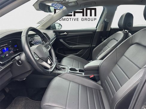 Used 2023 Volkswagen Jetta SE image 25