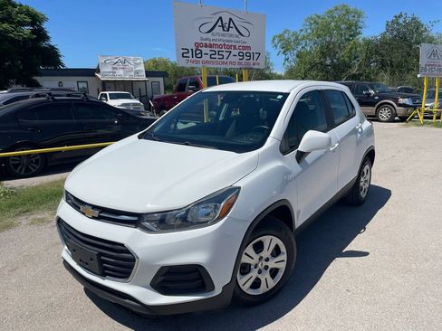 Used 2018 Chevrolet Trax LS FWD image 1