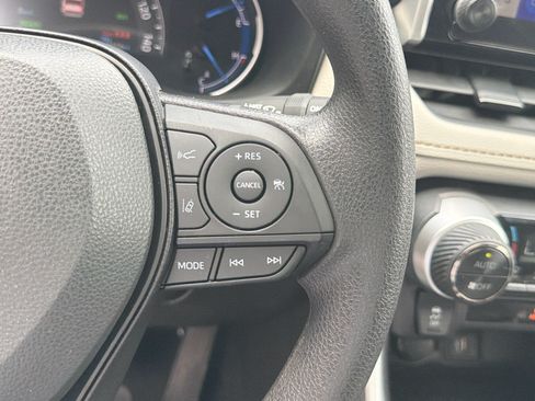 Used 2025 Toyota RAV4 XLE AWD/4WD image 25