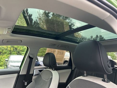 Certified 2025 Volkswagen Taos SE w/ Panoramic Sunroof Package image 22