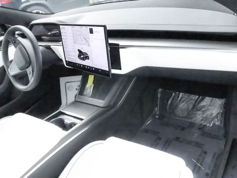 Used 2023 Tesla Model S Plaid image 21