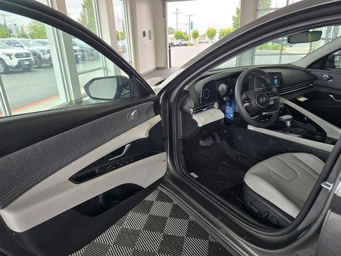 New 2026 Hyundai Elantra Limited FWD image 29