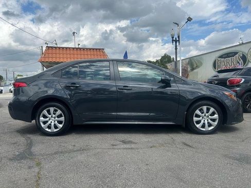 Used 2025 Toyota Corolla LE image 3