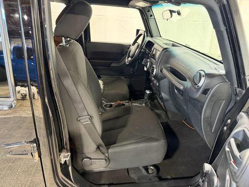 Used 2017 Jeep Wrangler Unlimited Sport w/ Connectivity Group AWD/4WD image 12