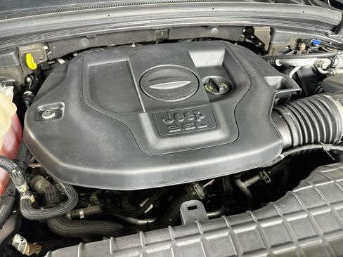 Used 2022 Jeep Grand Cherokee Trailhawk w/ Luxury Tech Group III AWD/4WD image 34