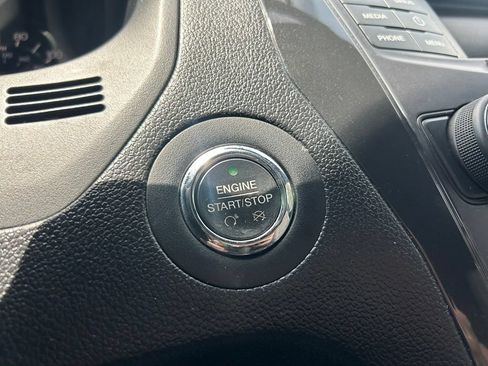 Used 2018 Ford Explorer XLT AWD/4WD image 12