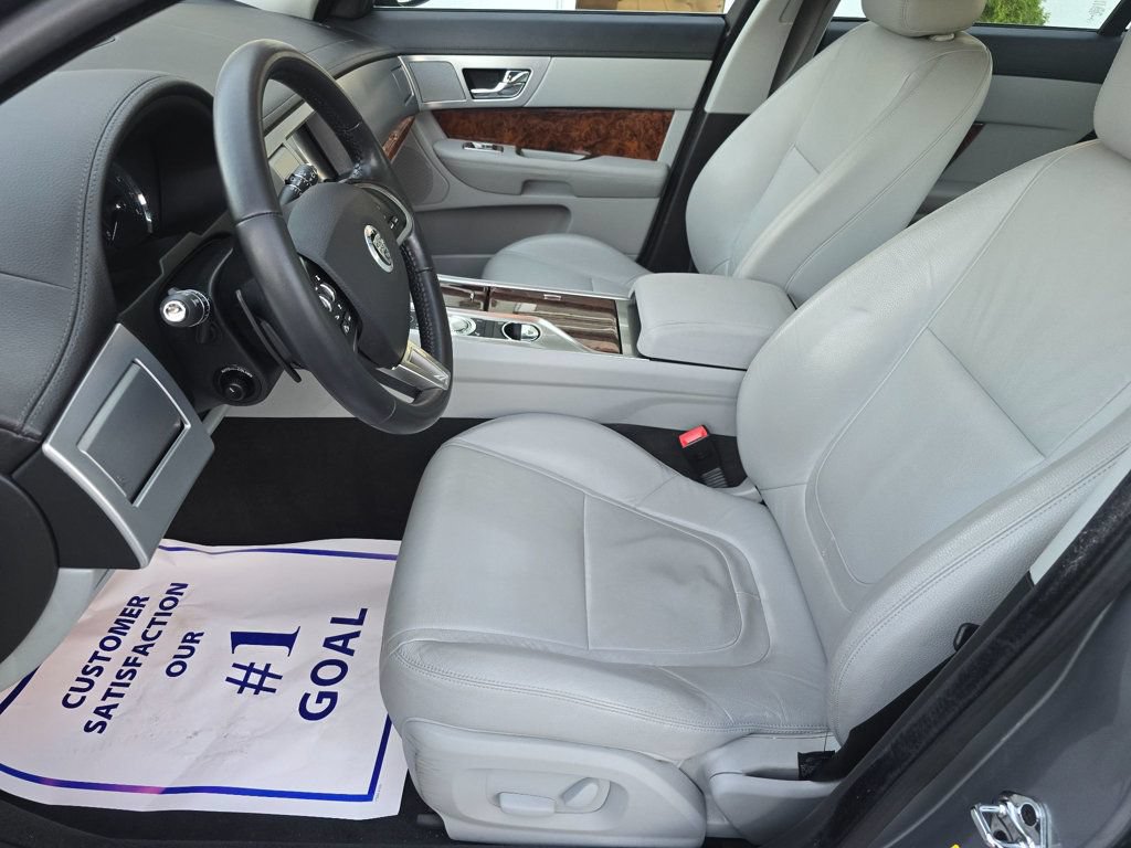 Used 2013 Jaguar XF RWD image 8