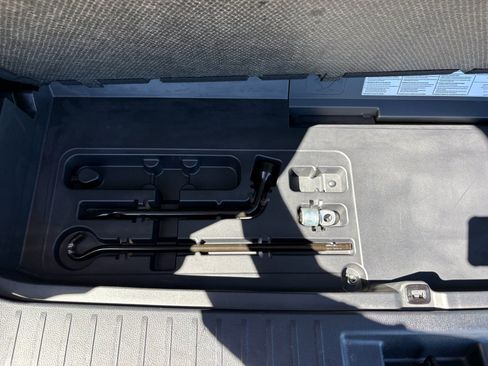 Used 2021 Toyota Highlander XLE image 31