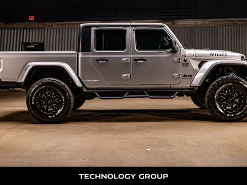 Used 2021 Jeep Gladiator Willys image 10