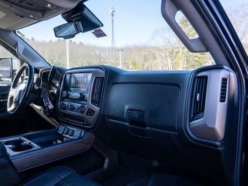 Used 2018 GMC Sierra 2500 Denali w/ Duramax Plus Package image 13