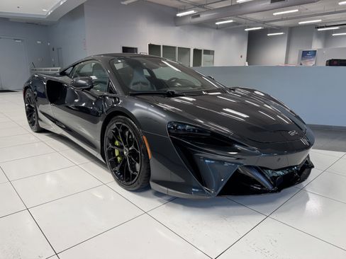Used 2023 McLaren Artura image 7