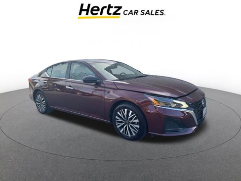 Used 2025 Nissan Altima 2.5 SV image 1