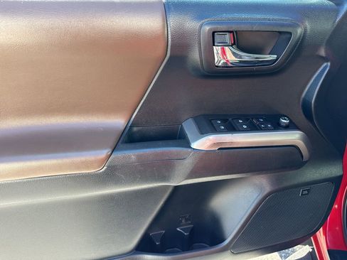 Used 2016 Toyota Tacoma Limited w/ Towing Package AWD/4WD image 17