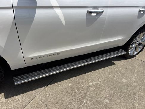 Used 2019 Ford Expedition Platinum AWD/4WD image 15
