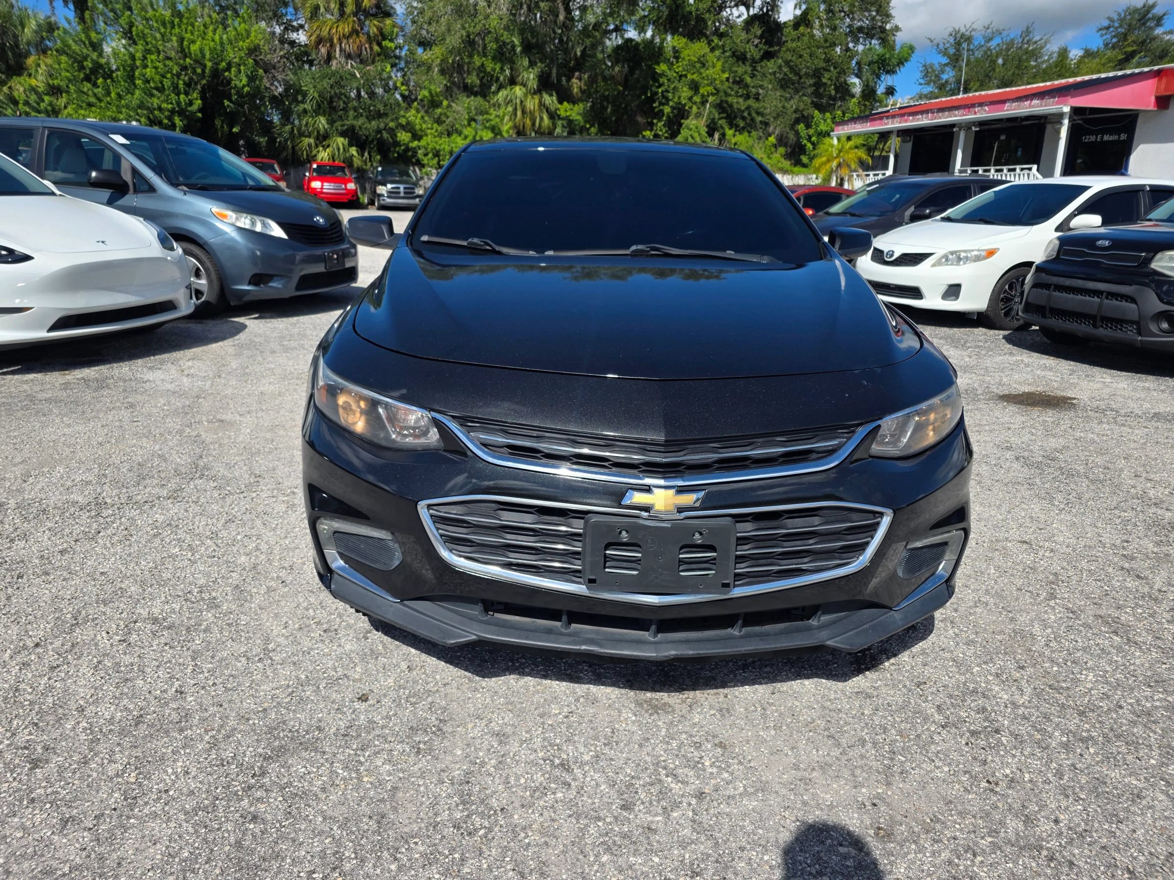 Used 2018 Chevrolet Malibu LT FWD image 2