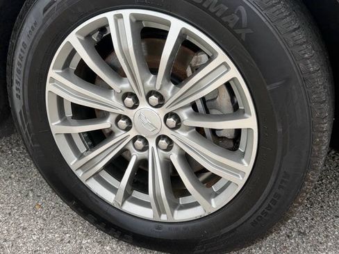 Used 2017 Cadillac XT5 Luxury AWD/4WD image 3