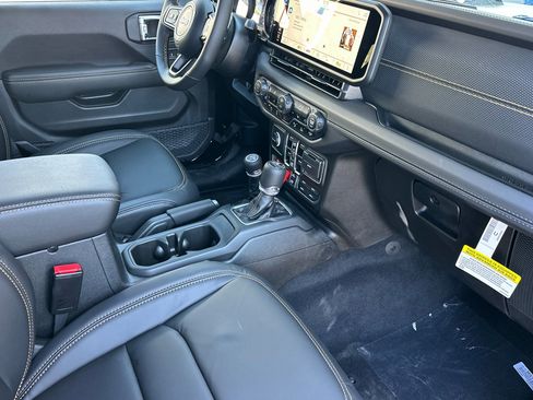 New 2025 Jeep Wrangler Unlimited Rubicon 392 image 15