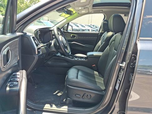 Certified 2023 Kia Sorento X-Line EX AWD/4WD image 3