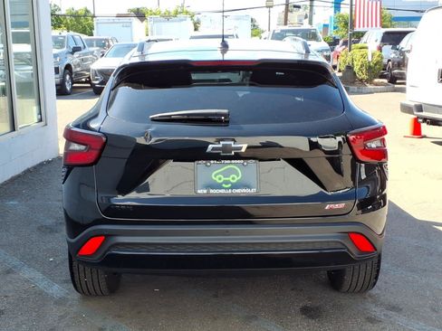 Certified 2025 Chevrolet Trax RS w/ Driver Confidence Package FWD image 5