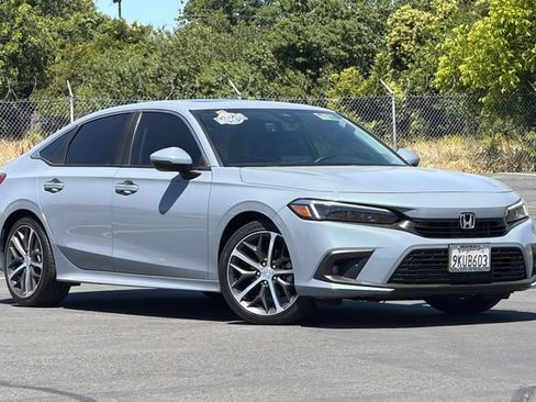 Used 2024 Honda Civic Touring image 2