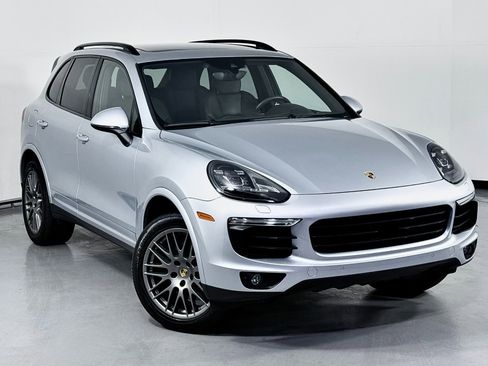 Used 2018 Porsche Cayenne Platinum Edition w/ Premium Package Plus image 3